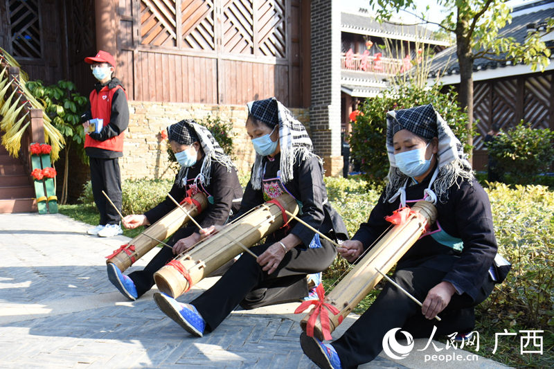 非遗展示表演。人民网 王功孝摄