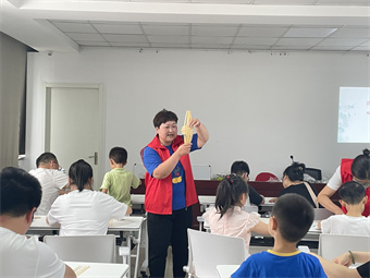 编龙舟 插蒲艾 佩香囊——端午节手作活动