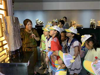 ��Ǹ�������֯��չ���ǡ��м�֮��