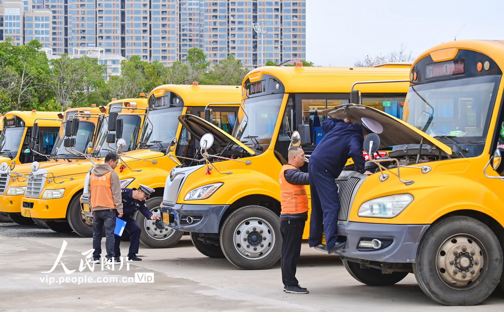 �������ݣ����У��ӭ��ѧ��2��